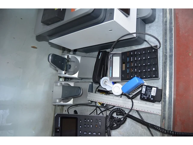 Printer hp office jet pro 9010e , telefoontoestel grandstream gxv3240 , telefoontoestel yealink sip-t42y ultra elegant gigabit ip phone , kantoormateriaal w.o. perforator, mappen, nietjesmachine, enz (9,12,15,16) - afbeelding 7 van  7