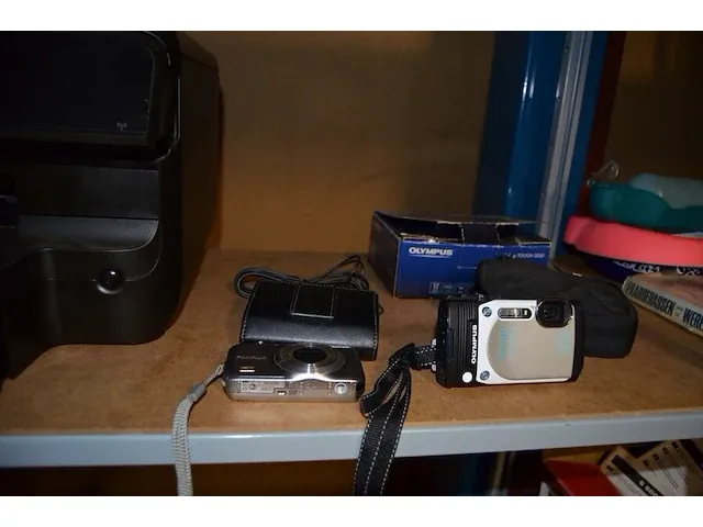Printer hp pro 8600, 2 digitale fototoestellen, diverse lampen, klein handgerief, karton pvc bakjes - afbeelding 5 van  16