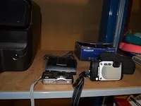 Printer hp pro 8600, 2 digitale fototoestellen, diverse lampen, klein handgerief, karton pvc bakjes - afbeelding 5 van  16