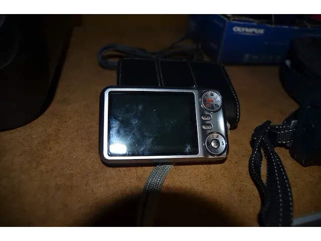 Printer hp pro 8600, 2 digitale fototoestellen, diverse lampen, klein handgerief, karton pvc bakjes - afbeelding 7 van  16