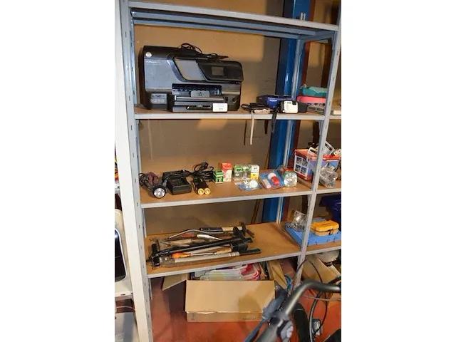 Printer hp pro 8600, 2 digitale fototoestellen, diverse lampen, klein handgerief, karton pvc bakjes - afbeelding 1 van  16