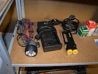 Printer hp pro 8600, 2 digitale fototoestellen, diverse lampen, klein handgerief, karton pvc bakjes - afbeelding 12 van  16