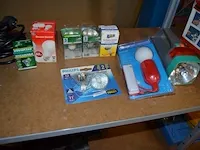 Printer hp pro 8600, 2 digitale fototoestellen, diverse lampen, klein handgerief, karton pvc bakjes - afbeelding 13 van  16