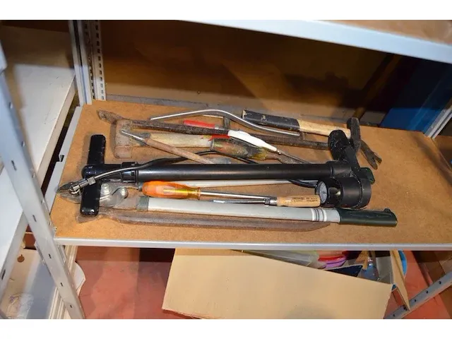 Printer hp pro 8600, 2 digitale fototoestellen, diverse lampen, klein handgerief, karton pvc bakjes - afbeelding 14 van  16