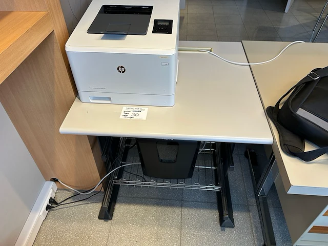 Printer + papiervernietiger en tafel - afbeelding 1 van  5