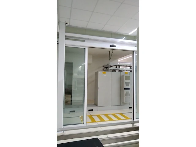 Printing room 2 - laminated glass - afbeelding 6 van  8