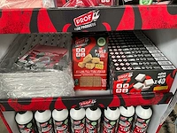 Prof display gevuld met barbecue accessoires - afbeelding 7 van  11