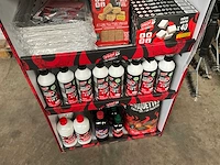 Prof display gevuld met barbecue accessoires - afbeelding 10 van  11