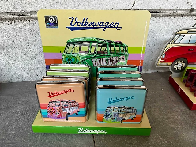Prof mix kavel diverse aanstekers/sigaretten cases met display in volkswagen thema - afbeelding 7 van  7