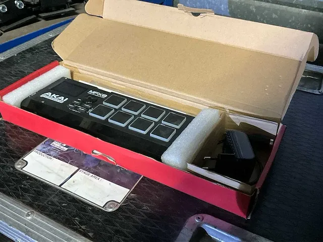 Professional mobile sd sample player akai mpx8 - afbeelding 2 van  3