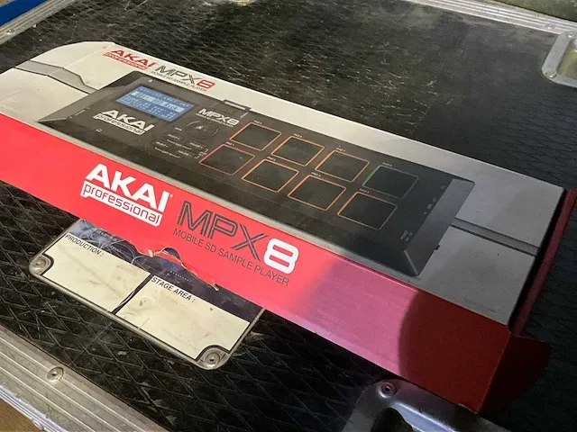 Professional mobile sd sample player akai mpx8 - afbeelding 3 van  3