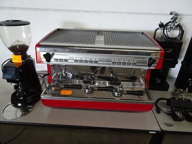 Professionele esspressomachine simonelli - afbeelding 1 van  5