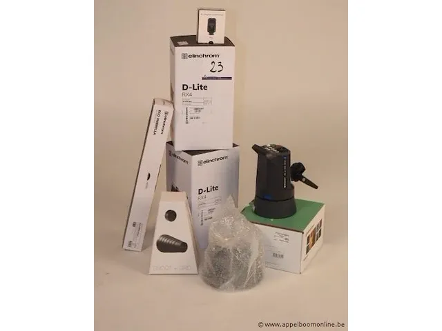 Professionele fotografieset bestaande uit : 2 flitsers elinchrom d-lite rx4, 2 paraplus, snoot plus grid set, zender, refelctor en gridset - afbeelding 1 van  1