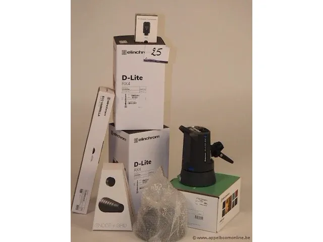 Professionele fotografieset bestaande uit : 2 flitsers elinchrom d-lite rx4, 2 paraplus, snoot plus grid set, zender, refelctor en gridset - afbeelding 1 van  1