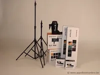 Professionele fotografieset bestaande uit : 2x flitser elinchrom elc500, 2 statieven, 2 softboxen, 2 speedrings en zender - afbeelding 1 van  1