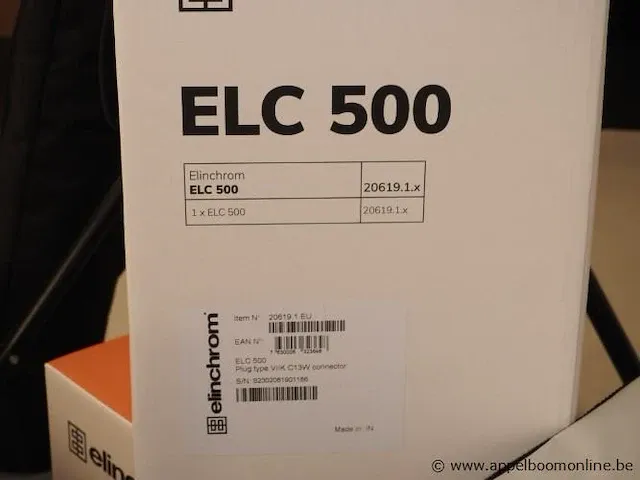 Professionele fotografieset bestaande uit : 2x flitser elinchrom elc500, 2 stativen, 2 softboxen en zender - afbeelding 2 van  2