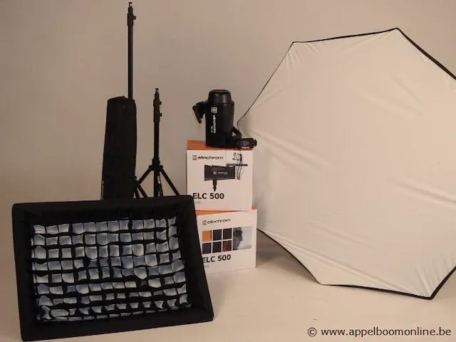 Professionele fotografieset bestaande uit : 2x flitser elinchrom elc500, 2 stativen, 2 softboxen - afbeelding 1 van  1