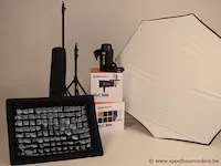 Professionele fotografieset bestaande uit : 2x flitser elinchrom elc500, 2 stativen, 2 softboxen - afbeelding 1 van  1
