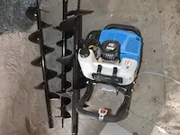 Professionele grondboor hbm met benzinemotor 58cc met 3 boren - afbeelding 1 van  8