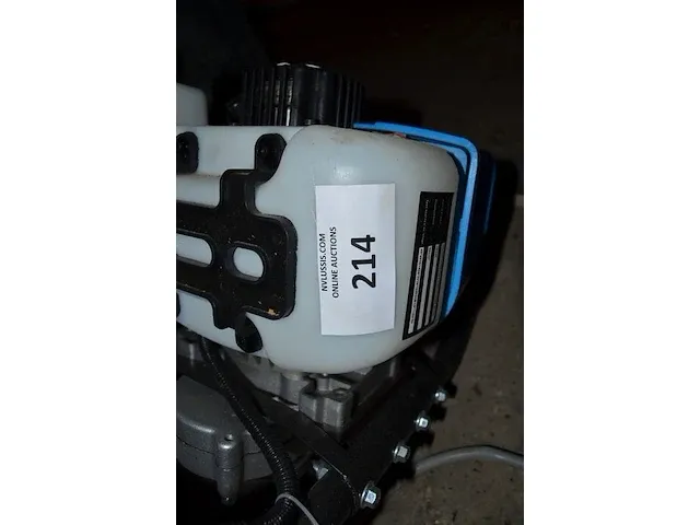 Professionele grondboor hbm met benzinemotor 58cc met 3 boren - afbeelding 2 van  8