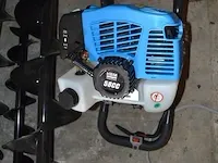 Professionele grondboor hbm met benzinemotor 58cc met 3 boren - afbeelding 6 van  8