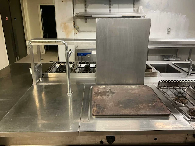 Professionele keuken, inbegrepen toestellen, zelf te demonteren. - afbeelding 7 van  16