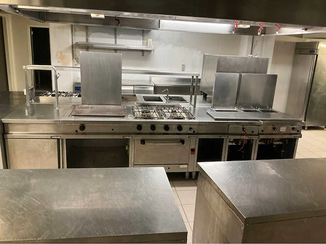 Professionele keuken, inbegrepen toestellen, zelf te demonteren. - afbeelding 13 van  16