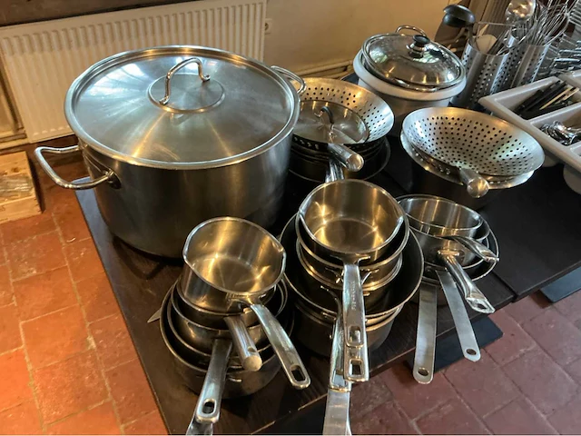 Professionele kookpotten-en pannen, inox bakken, ….. - afbeelding 1 van  3