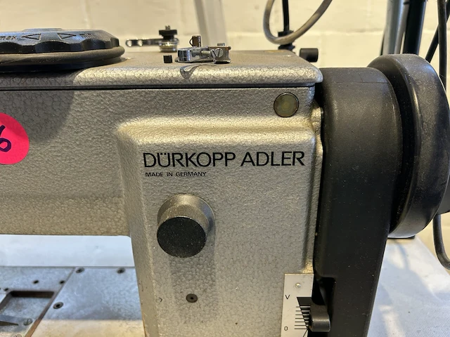 Professionele naaimachine durkopp adler - afbeelding 4 van  5