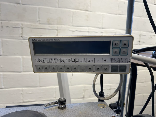 Professionele naaimachine durkopp adler - afbeelding 5 van  5