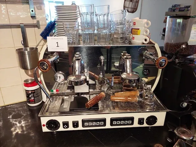 Proffesioneel koffiezetapparaat la nuova era g.a eredi 8 co mod altea wood 2 gr - afbeelding 1 van  11