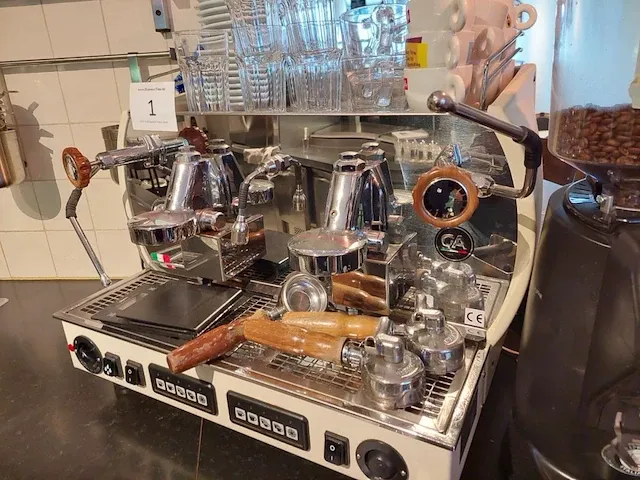 Proffesioneel koffiezetapparaat la nuova era g.a eredi 8 co mod altea wood 2 gr - afbeelding 5 van  11
