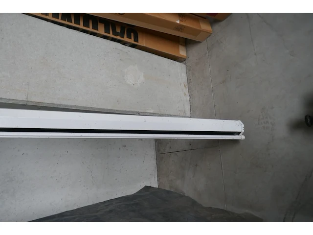 Projecteerscherm met ophangbeugels - afbeelding 4 van  8