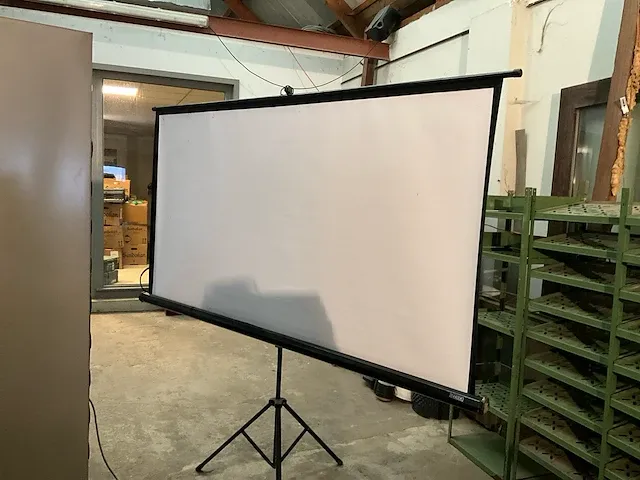 Projectiescherm innox op 3-pikkel statief - afbeelding 2 van  6
