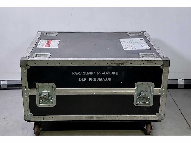 Projector panasonic pt-dz13ku - afbeelding 3 van  11