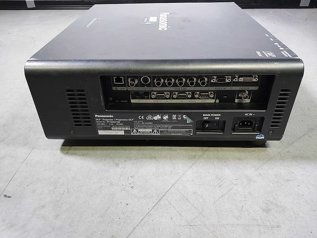 Projector panasonic pt-dz6710e - afbeelding 5 van  8