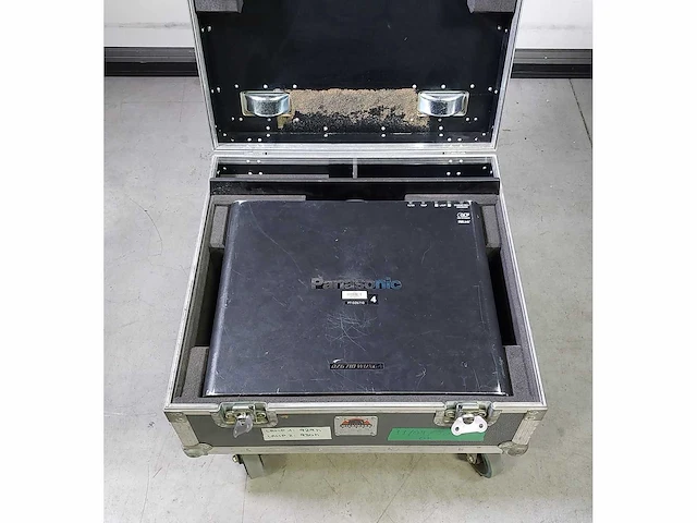 Projector panasonic pt-dz6710e - afbeelding 1 van  8