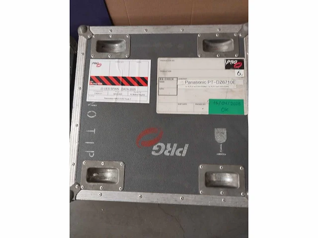 Projector panasonic pt-dz6710e - afbeelding 8 van  8
