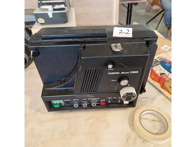 Projector plus verzameling +8 mm films - afbeelding 1 van  1