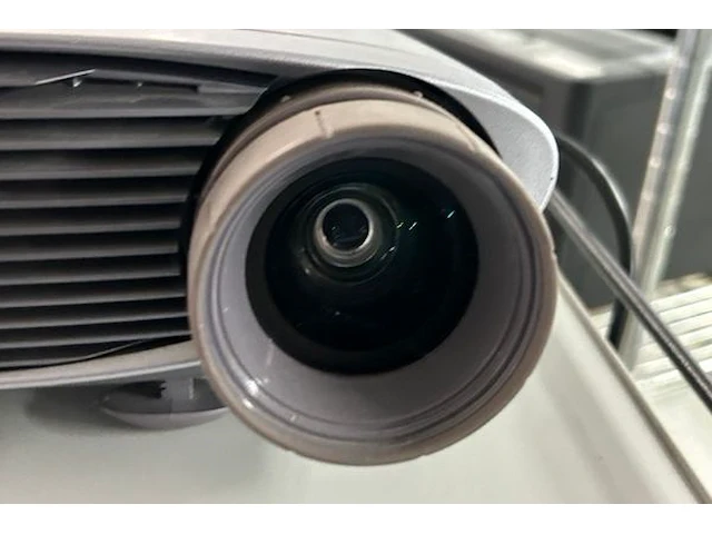 Projector ta dataview + roltafel - afbeelding 2 van  6