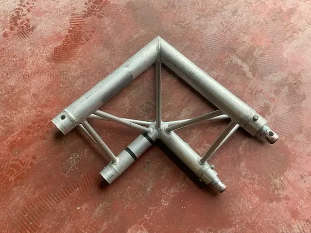 Prolyte x 30 d 90 aluminium trus hoekstuk (4x) - afbeelding 1 van  4