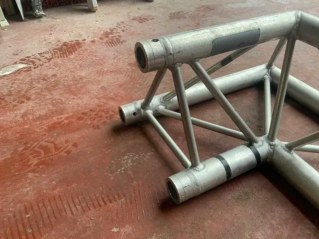 Prolyte x 30 d 90 aluminium trus hoekstuk (4x) - afbeelding 3 van  4