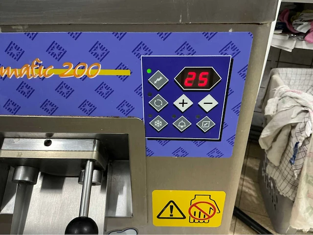 Promag promatic 200 ijsmachine - afbeelding 2 van  6