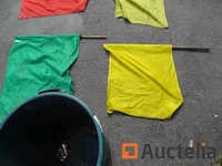 Prullenbak met 16 vlaggen - afbeelding 2 van  6