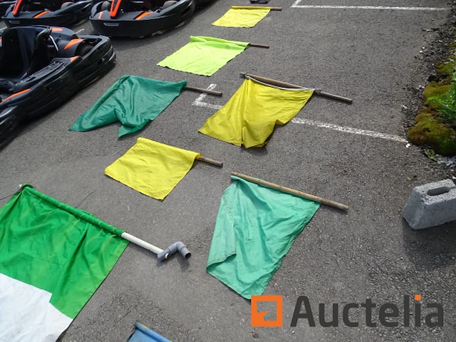 Prullenbak met 16 vlaggen - afbeelding 4 van  6