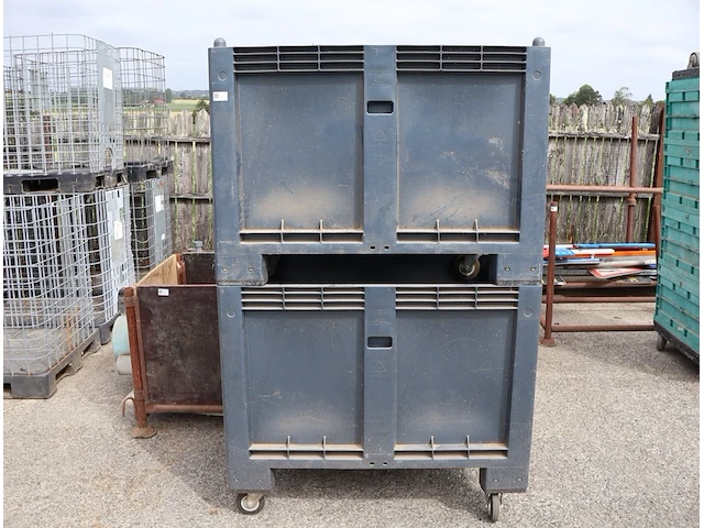 Pvc bakken op kar (x2) - afbeelding 1 van  5