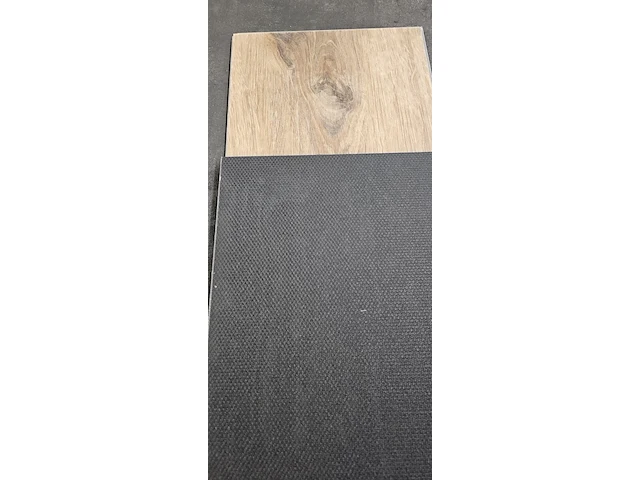 Pvc click geïntegreerd ondervloer 17m² - afbeelding 4 van  7