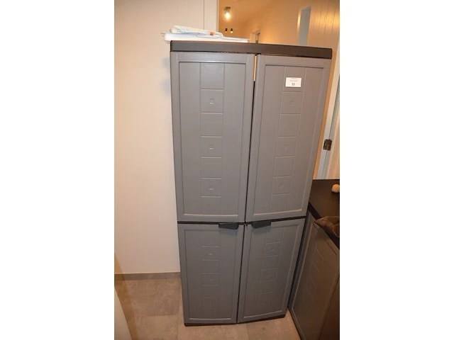 Pvc kast 2 deuren afm. 69x38x167, pvc kast 2 deuren afm. 39x38x87, elektrisch schuurmachine varo - afbeelding 1 van  7