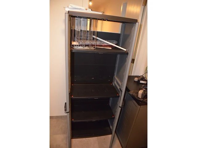 Pvc kast 2 deuren afm. 69x38x167, pvc kast 2 deuren afm. 39x38x87, elektrisch schuurmachine varo - afbeelding 2 van  7