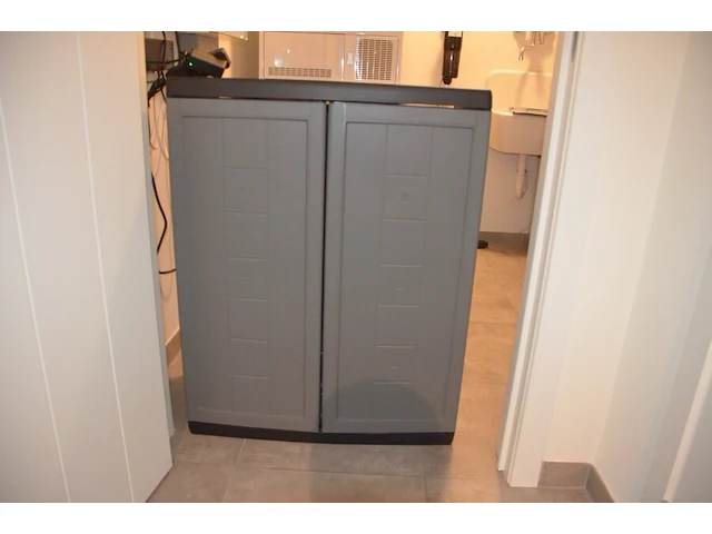 Pvc kast 2 deuren afm. 69x38x167, pvc kast 2 deuren afm. 39x38x87, elektrisch schuurmachine varo - afbeelding 4 van  7